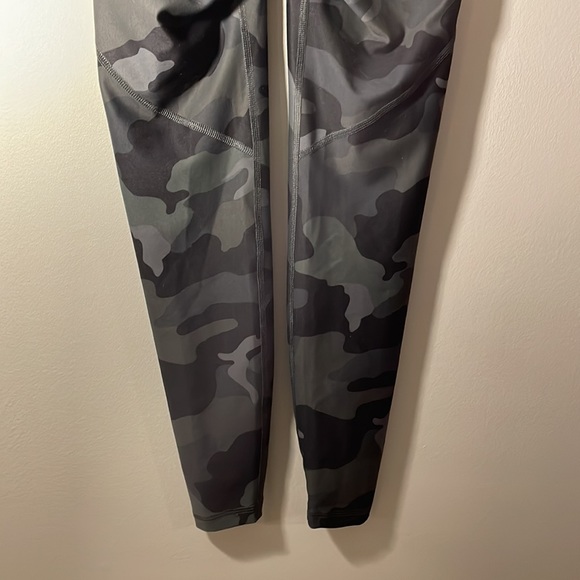 OLD NAVY Camo Leggings - Picture 5 of 7